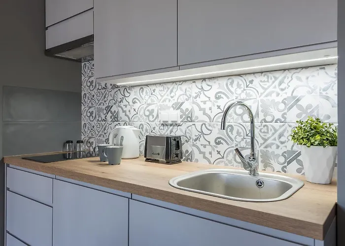 Okecie Airport Bakalarska 2 P&o Serviced *