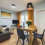 Okecie Airport Bakalarska 2 P&o Serviced Appartement *